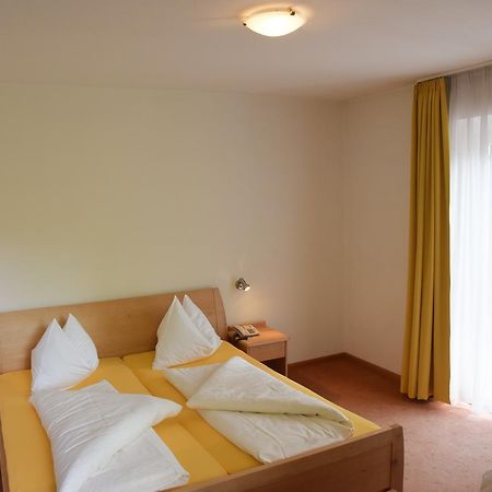 Hotel Pension Schweitzer Schlanders Buitenkant foto