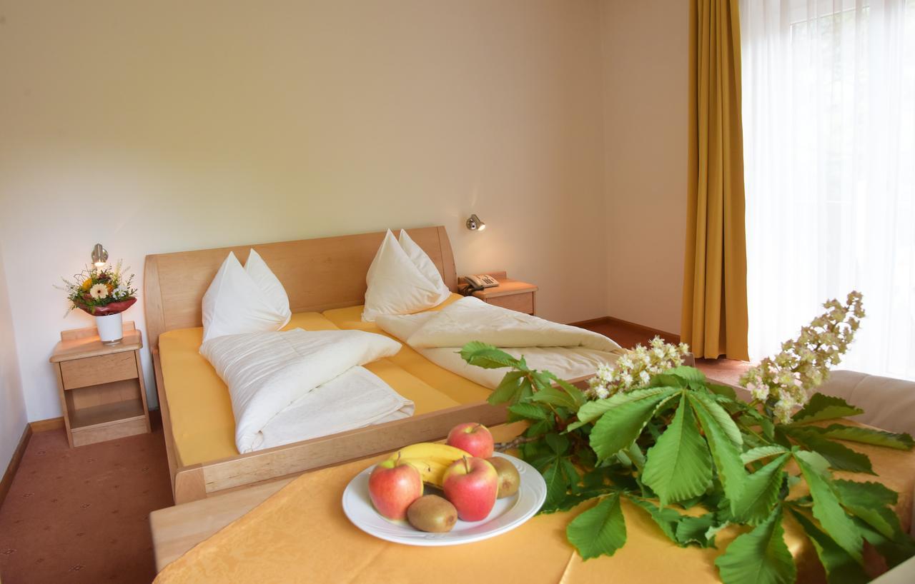 Hotel Pension Schweitzer Schlanders Buitenkant foto
