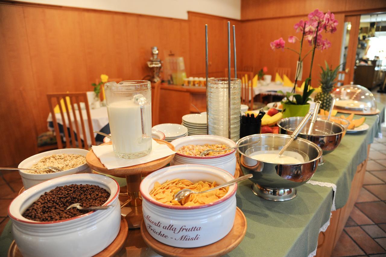 Hotel Pension Schweitzer Schlanders Buitenkant foto