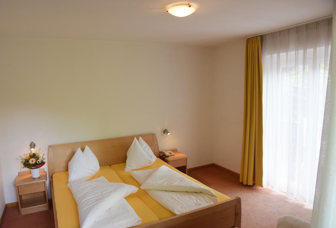 Hotel Pension Schweitzer Schlanders Buitenkant foto