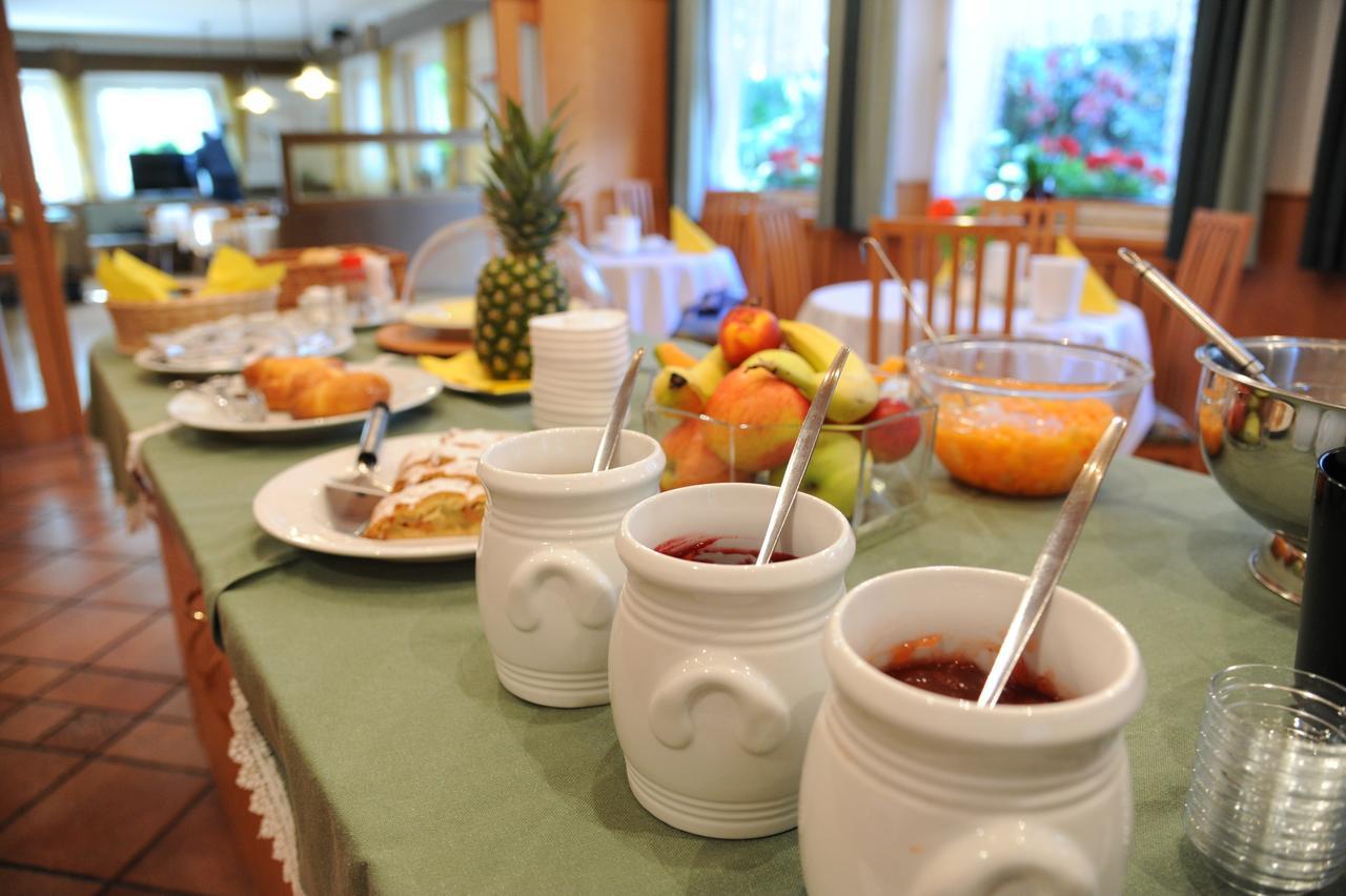 Hotel Pension Schweitzer Schlanders Buitenkant foto
