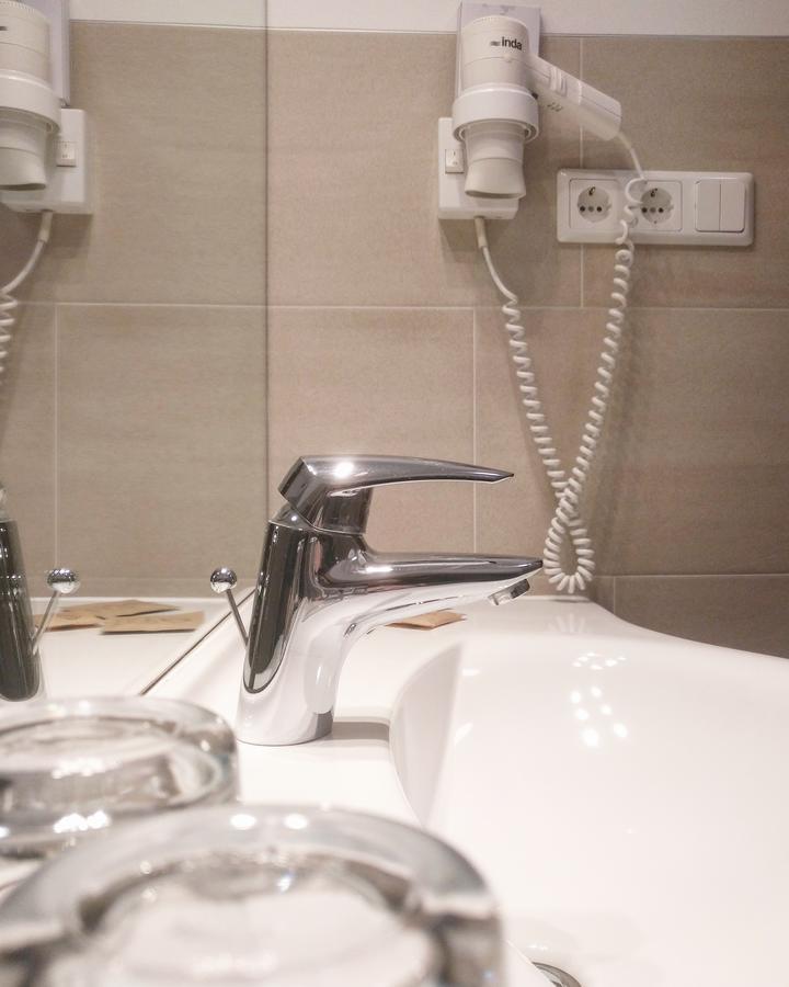 Hotel Pension Schweitzer Schlanders Buitenkant foto