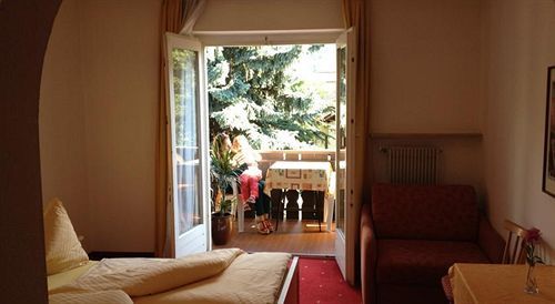Hotel Pension Schweitzer Schlanders Buitenkant foto