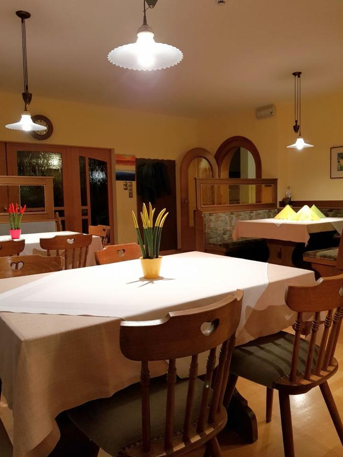 Hotel Pension Schweitzer Schlanders Buitenkant foto