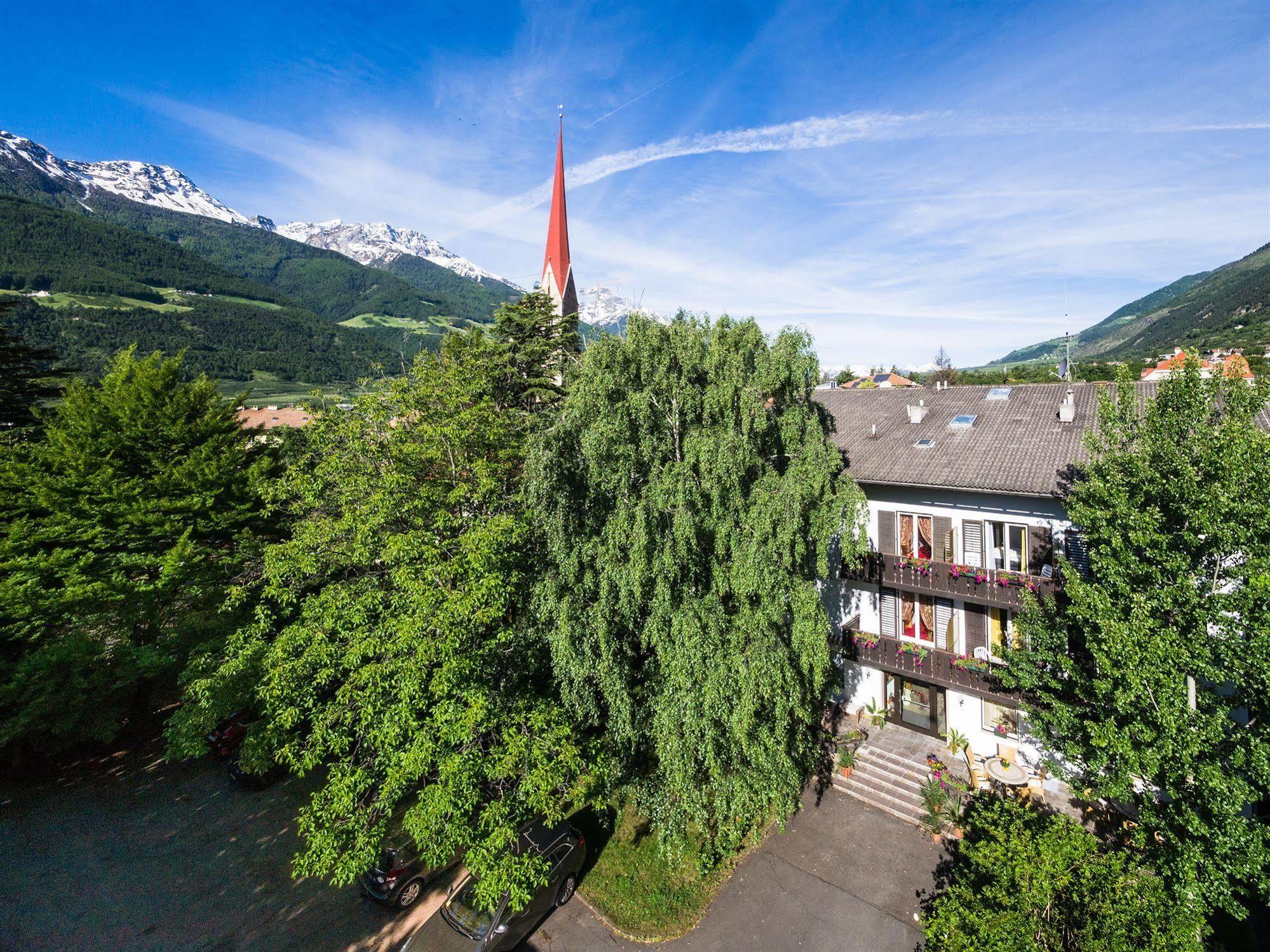 Hotel Pension Schweitzer Schlanders Buitenkant foto